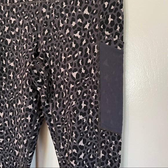 Fabletics High Waisted Leggings Leopard Print Size Small - Picture 5 of 7